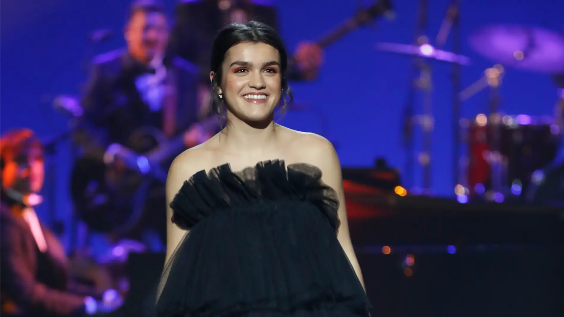 Amaia durante su actuación en los Premios Goya 2019