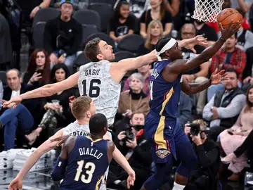 Pau Gasol, en acción ante los Pelicans Pau Gasol, en acción ante los Pelicans