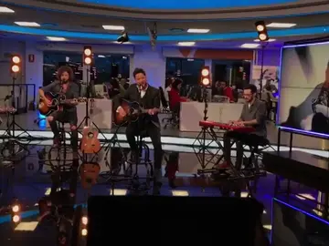 Manuel Carrasco canta 'Me gusta' en exclusiva para la web de Antena 3 Noticias Manuel Carrasco canta 'Me gusta' en exclusiva para la web de Antena 3 Noticias