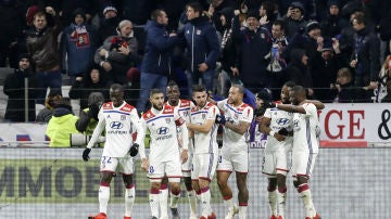 El Olympique de Lyon celebra un gol