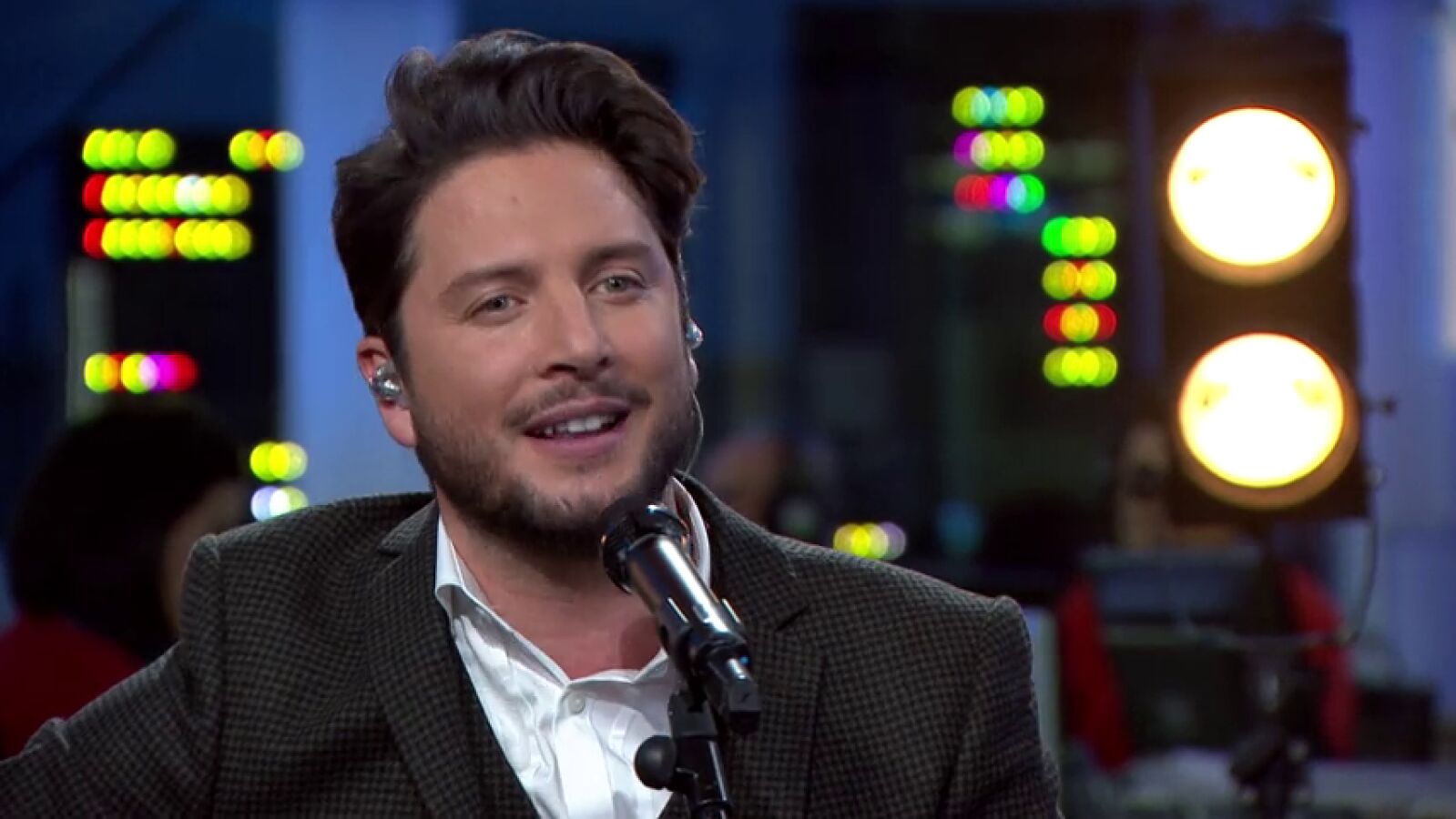 Manuel Carrasco actúa en el espacio musical de Antena 3 Noticias