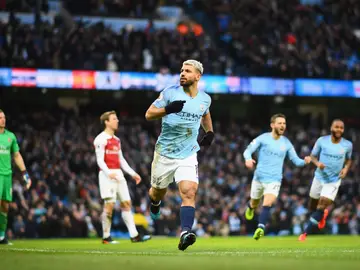 Agüero celebra uno de sus tres goles al Arsenal Agüero celebra uno de sus tres goles al Arsenal