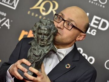 El actor Jesús Vidal tras recibir el Goya al Mejor Actor Revelación, por su papel en 'Campeones'