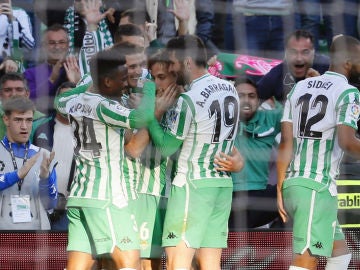 El Betis celebra un gol