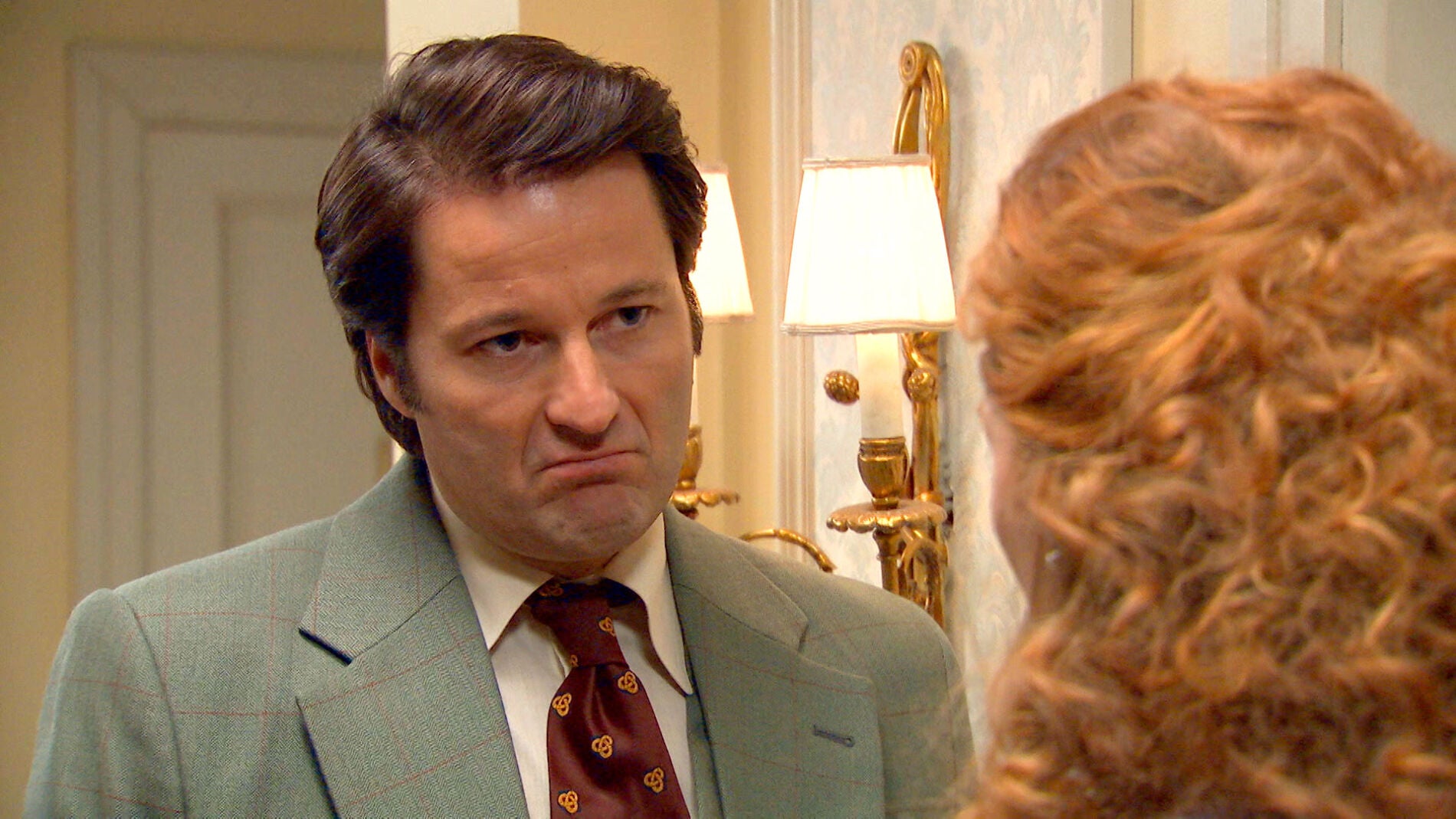 Gabriel obliga a Natalia: "Vas a escribir a Carlos una carta definitiva"