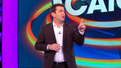 Arturo Valls comienza el programa con los ejercicios del público de '¡Ahora Caigo!'
