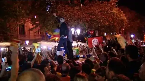 Guardia Civil y agentes judiciales: 20 horas de acoso independentista Guardia Civil y agentes judiciales: 20 horas de acoso independentista