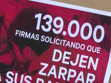 Presentadas 139.000 firmas en el Congreso para que los barcos Aita Mari y Open Arms continúen su labor humanitaria Presentadas 139.000 firmas en el Congreso para que los barcos Aita Mari y Open Arms continúen su labor humanitaria