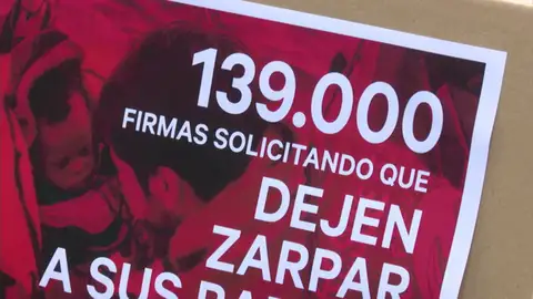 Presentadas 139.000 firmas en el Congreso para que los barcos Aita Mari y Open Arms continúen su labor humanitaria Presentadas 139.000 firmas en el Congreso para que los barcos Aita Mari y Open Arms continúen su labor humanitaria