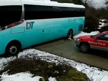 Un grupo de escolares atrapados en la nieve en Alsasua Un grupo de escolares atrapados en la nieve en Alsasua