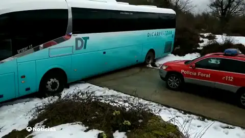 Un grupo de escolares atrapados en la nieve en Alsasua Un grupo de escolares atrapados en la nieve en Alsasua