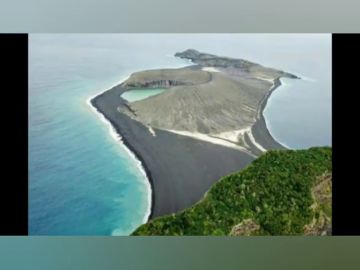 Nace una isla misteriosa tras la erupción de un volcán en el Pacífico