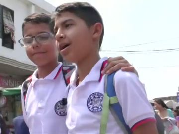 Más de 600 niños venezolanos cruzan la frontera todos los días para ir al colegio en Colombia