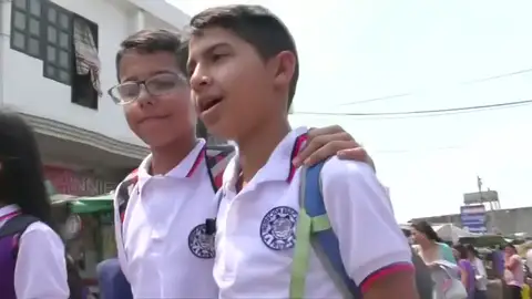Más de 600 niños venezolanos cruzan la frontera todos los días para ir al colegio en Colombia Más de 600 niños venezolanos cruzan la frontera todos los días para ir al colegio en Colombia