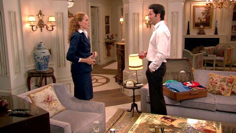 Gabriel instala a Natalia en casa contra su voluntad