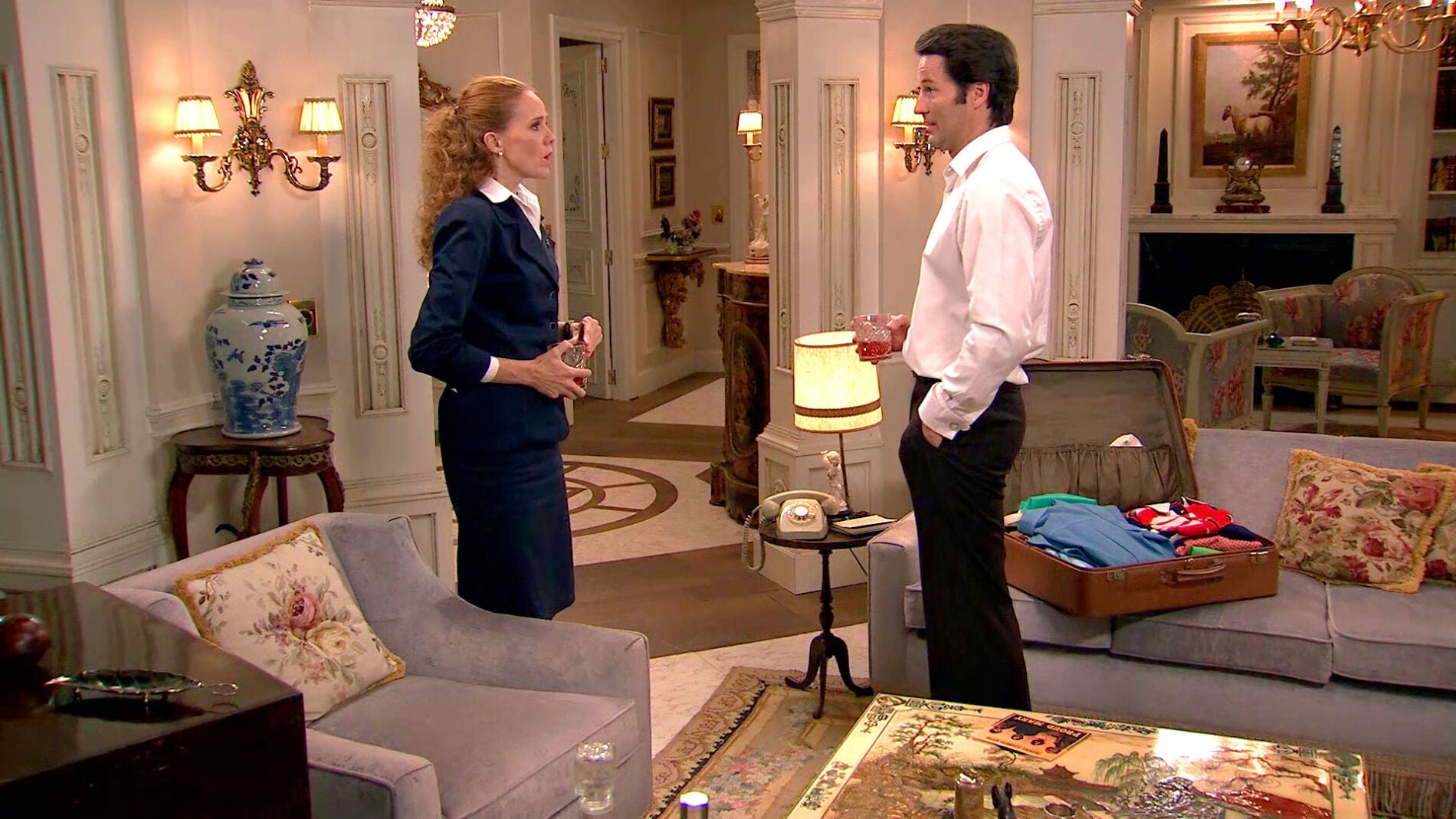 Gabriel instala a Natalia en casa contra su voluntad