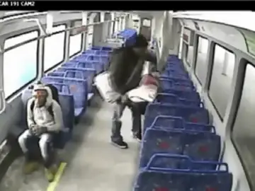 Padre olvida a su hijo en el vagón de un tren Padre olvida a su hijo en el vagón de un tren