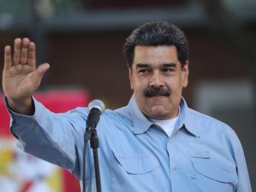  Nicolás Maduro habla durante un acto en la Plaza de Bolívar,