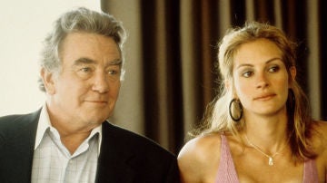 Albert Finney junto a Julia Roberts en 'Erin Brockovich'