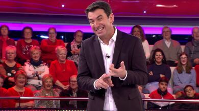 Guiño de Arturo Valls al 'Un, dos, tres' con un concursante sobre gastronomía típica manchega