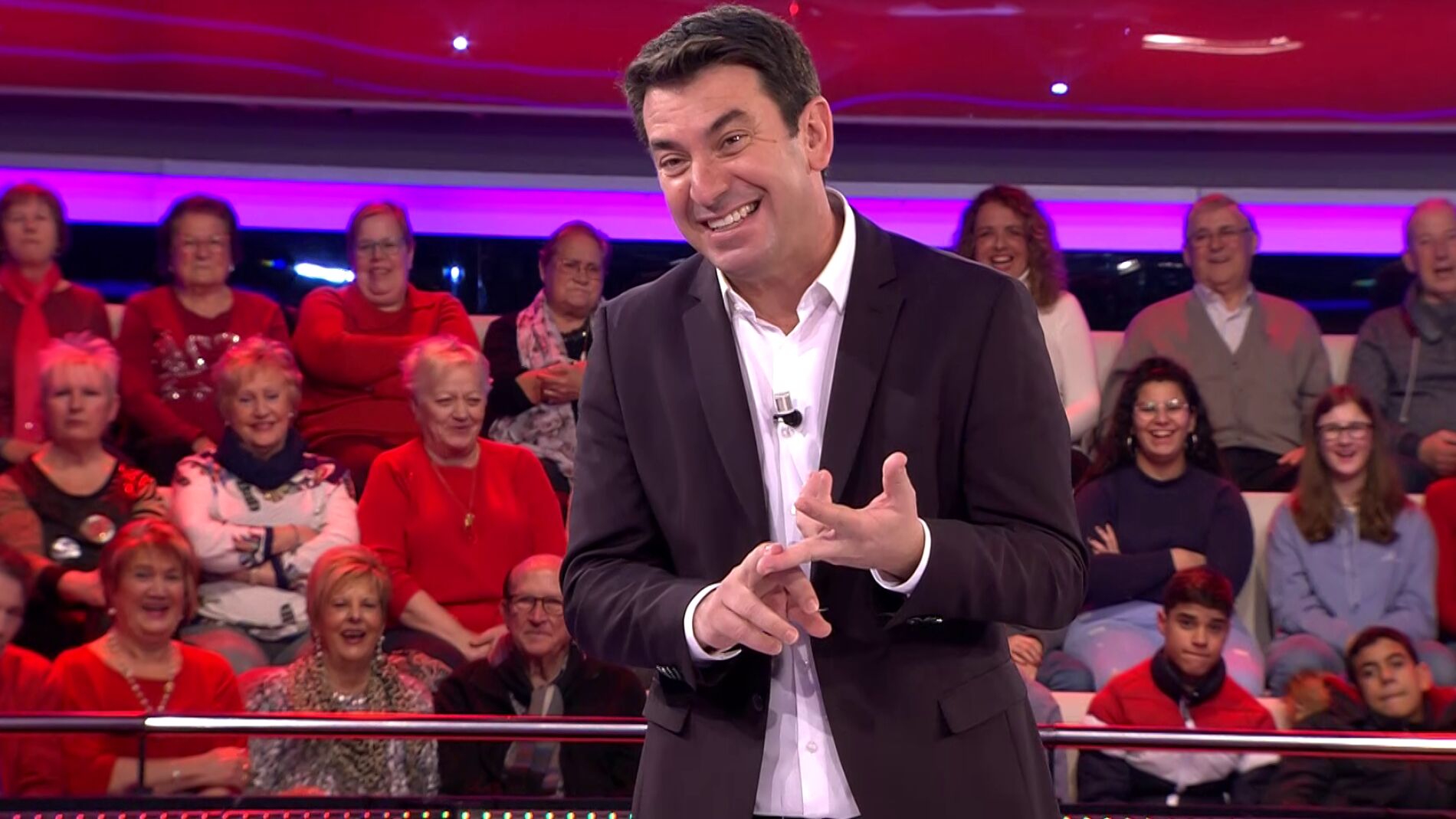 Gui&ntilde;o de Arturo Valls al 'Un, dos, tres' con un concursante sobre gastronom&iacute;a t&iacute;pica manchega