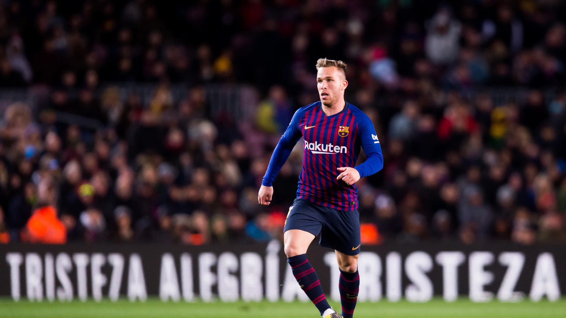 Arthur Melo controla un balón Arthur Melo controla un balón