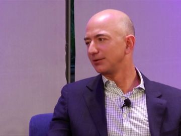 Jeff Bezos acusa a la empresa matriz del tabloide The National Enquirer de chantajearle con publicar mensajes de texto y fotos íntimas