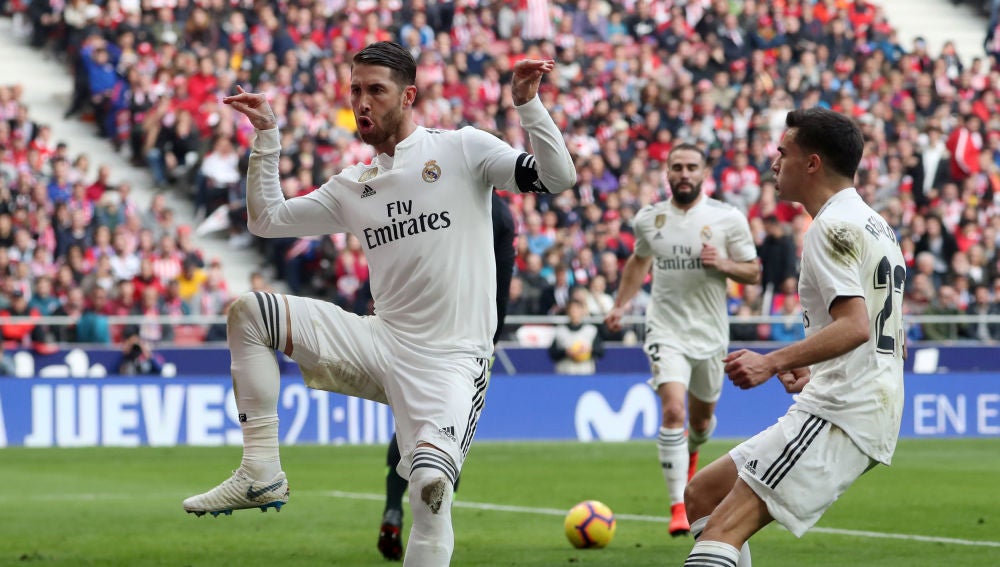 Sergio Ramos celebra su gol contra el Atlético de Madrid