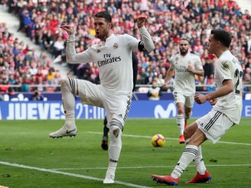 Sergio Ramos celebra su gol contra el Atlético de Madrid