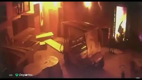 El Flamengo difunde el vídeo del momento en el que se produjo la explosión que originó el incendio de su academia El Flamengo difunde el vídeo del momento en el que se produjo la explosión que originó el incendio de su academia
