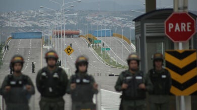 Maduro niega un bloqueo en las fronteras y la oposición asegura estar dispuesta a ir en busca de las donaciones