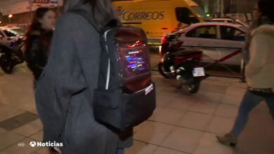 Los 'hikers', una nueva forma de mostrar publicidad colándose entre los viandantes