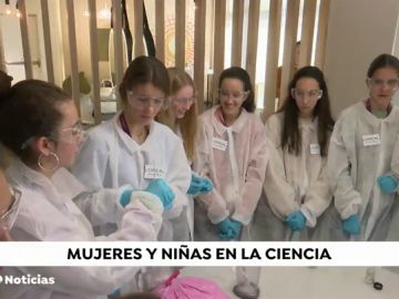 Casi 100 niñas de entre 13 y 15 años, científicas por un día