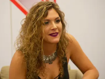 Laura González: "El rock está encasillado en el hombre, y solo es cuestión de sentirlo y transmitirlo". Laura González: "El rock está encasillado en el hombre, y solo es cuestión de sentirlo y transmitirlo".