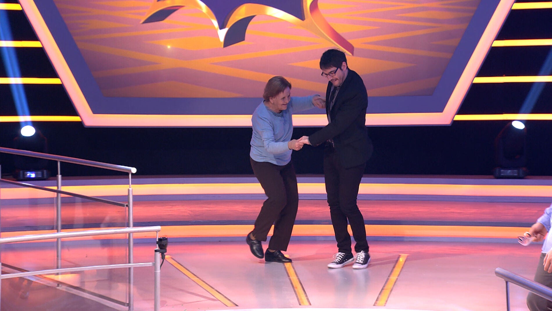 Palmira Gog&oacute; y Juanra Bonet se mueven al ritmo de un hit de los 'Jackson 5' en '&iexcl;Boom!': "Arturo Valls alguien tiene un ataque de cuernos"