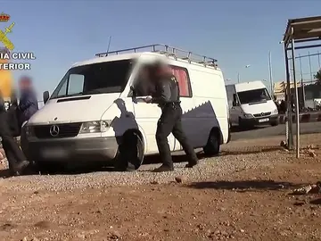 Desarticulada una red que se dedicaba a vender tarjetas de transporte de mercancía de Melilla a Marruecos Desarticulada una red que se dedicaba a vender tarjetas de transporte de mercancía de Melilla a Marruecos