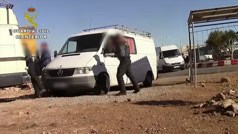Desarticulada una red que se dedicaba a vender tarjetas de transporte de mercancía de Melilla a Marruecos Desarticulada una red que se dedicaba a vender tarjetas de transporte de mercancía de Melilla a Marruecos