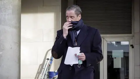Zaplana abandona el hospital La Fe de Valencia tras recibir el alta Zaplana abandona el hospital La Fe de Valencia tras recibir el alta