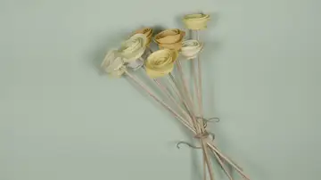 Cómo hacer un original ramo de flores de cartulina 