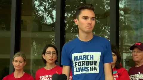 El espeluznante testimonio de un superviviente de la matanza de Parkland: "No estoy bien, nadie lo está" El espeluznante testimonio de un superviviente de la matanza de Parkland: "No estoy bien, nadie lo está"