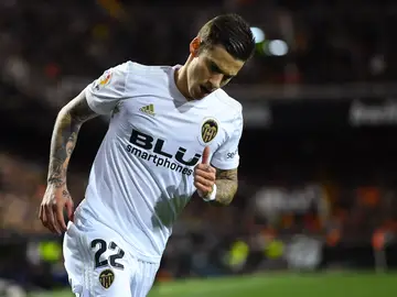 Santi Mina en un partido con el Valencia Santi Mina en un partido con el Valencia