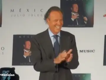 Julio Iglesias se convierte en el primer español en recibir el Grammy honorífico Julio Iglesias se convierte en el primer español en recibir el Grammy honorífico