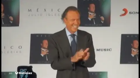 Julio Iglesias se convierte en el primer español en recibir el Grammy honorífico Julio Iglesias se convierte en el primer español en recibir el Grammy honorífico