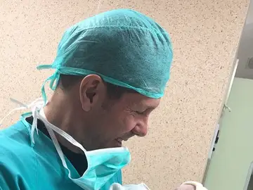Simeone mira a su hija, Valentina Simeone mira a su hija, Valentina
