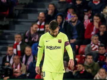 Messi se lamenta durante el Athletic - Barcelona