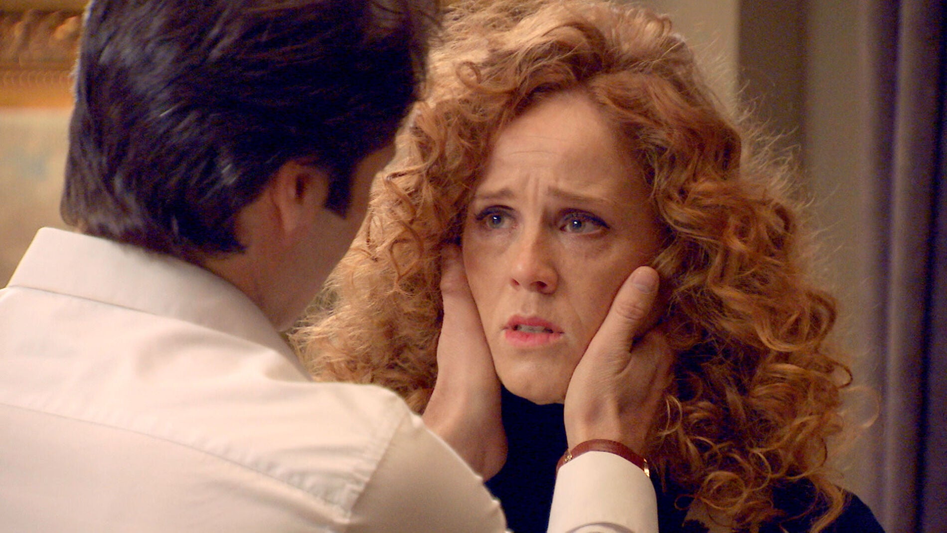 Gabriel insiste en pasar la noche con Natalia