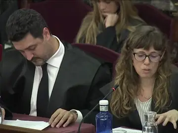 La abogada de Forcadell pide que su defendida quede fuera del juicio porque le protegía la inviolabilidad parlamentaria La abogada de Forcadell pide que su defendida quede fuera del juicio porque le protegía la inviolabilidad parlamentaria