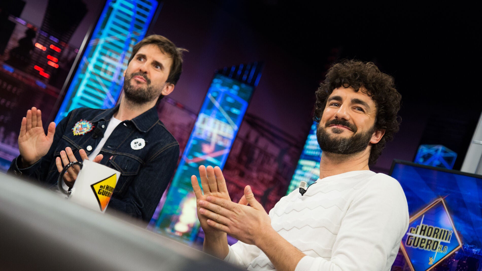 El c&oacute;digo entre Juli&aacute;n L&oacute;pez y Miki Esparb&eacute; para hablar entre dientes