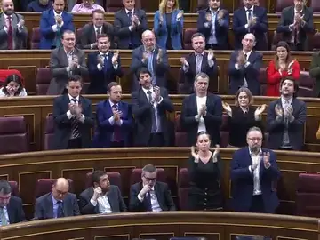 Rivera es aplaudido por su partido tras reprochar a Montero la situación que viven las familias en Cataluña Rivera es aplaudido por su partido tras reprochar a Montero la situación que viven las familias en Cataluña