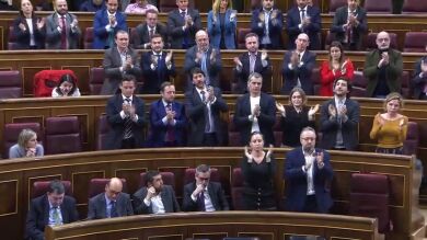 Rivera es aplaudido por su partido tras reprochar a Montero la situación que viven las familias en Cataluña